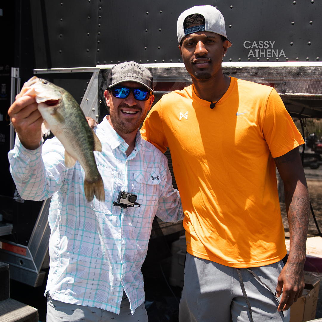 状态低迷遭遇三连平，皇马丢掉西甲积分榜榜首（三连平状态不佳，皇马让出西甲榜首）