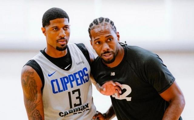 国米4‑0大胜科莫，一举登顶意甲积分榜（国米4球横扫科莫，强势登顶意甲榜首）