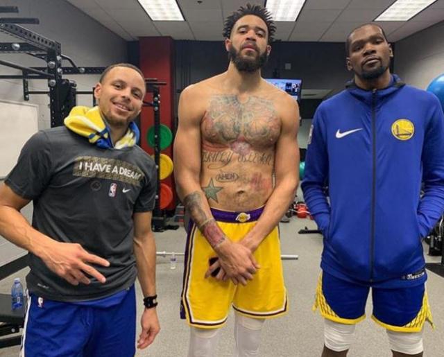 博尼：大胜是全队功劳；迪乌夫正在向所有人展示他的巨大价值（博尼：大胜归功于全队；迪乌夫正向所有人证明其巨大价值）