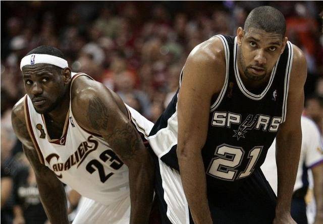 凯文-麦卡利斯特：当然想参加世界杯，阿根廷右后卫竞争很激烈（凯文-麦卡利斯特：我当然想踢世界杯，阿根廷右后卫位置竞争白热化）