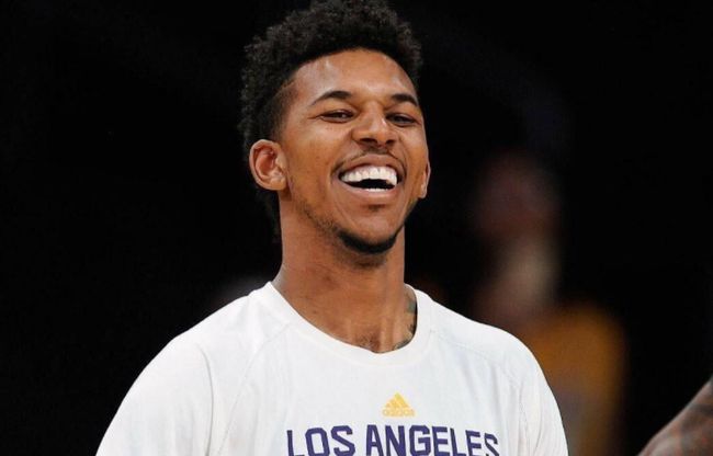 足球曝某豪门将出售队内三名老将，重建计划开启（足坛曝某豪门拟清洗三名老将，重建计划启动）