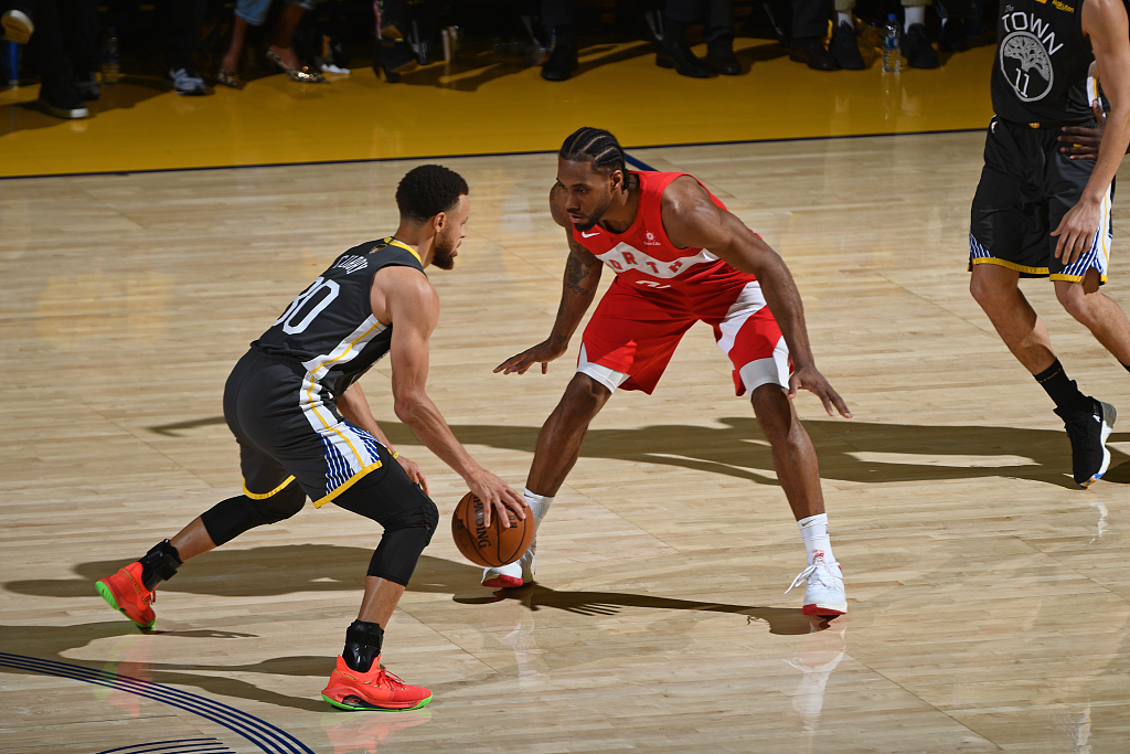 巴萨2比1逆转法兰克福首胜对手（巴萨2比1逆转法兰克福，收获对阵该队首胜）