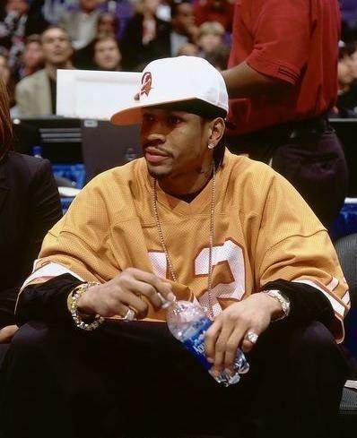 图片报：努贝尔能否留在斯图加特和他是否会大降薪有很大关系（图片报：努贝尔能否留在斯图加特取决于是否愿意大幅降薪）