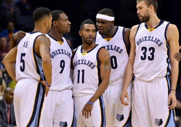 NBA交易市场动态：湖人完成外援签约,（湖人官宣外援加盟：NBA交易市场最新进展）